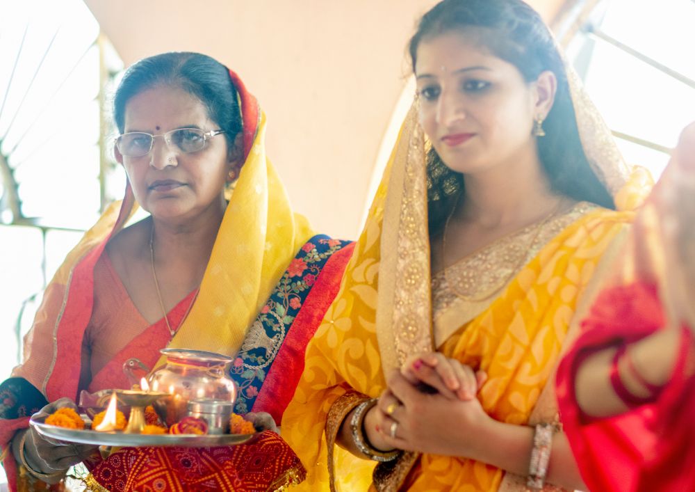 Mujeres india en una ceremonia religiosa.