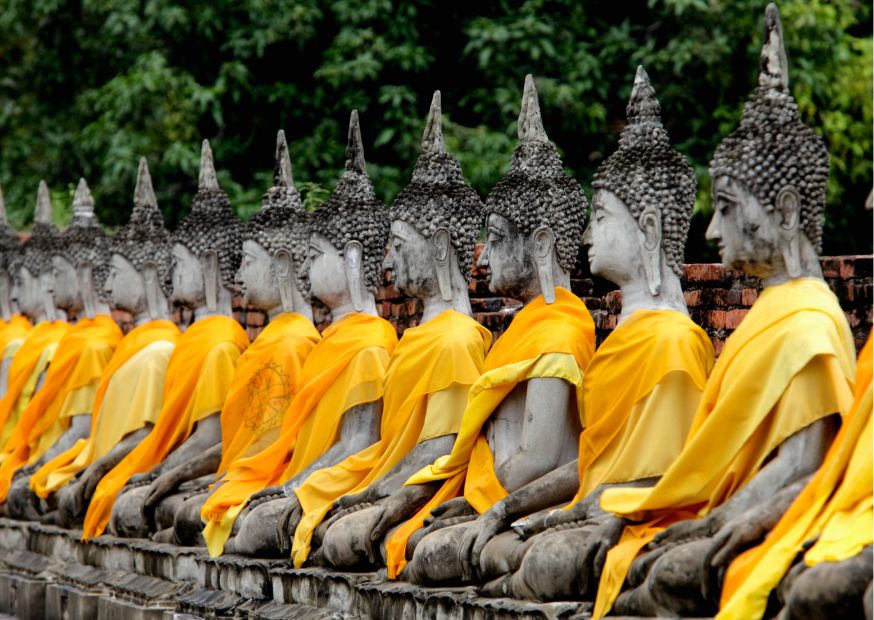 Imágenes de Buda con túnicas amarillas, costumbres de Tailandia