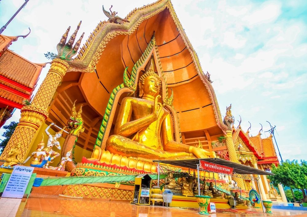 Templo Wat Tham Suea en Tailandia.